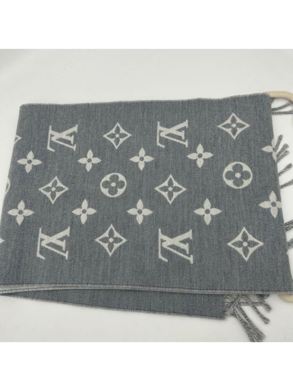 Louis Vuitton Scarf All About Monogram - Picture 10 of 10
